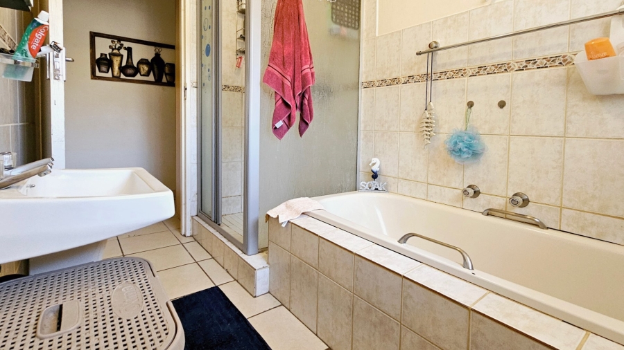 3 Bedroom Property for Sale in Langenhovenpark Free State